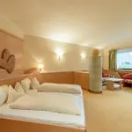 Neustift Otel 4*