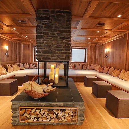 Neustift Szálloda 4*
